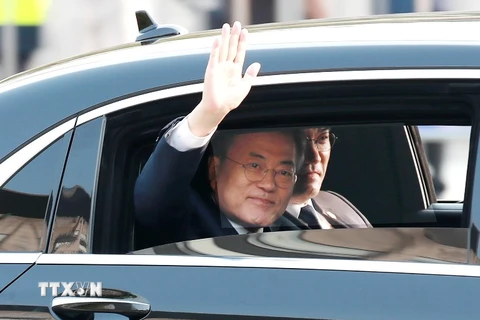 Tổng thống Hàn Quốc Moon Jae-in lên đường dự Hội nghị thượng đỉnh liên Triều. (Nguồn: TTXVN phát)