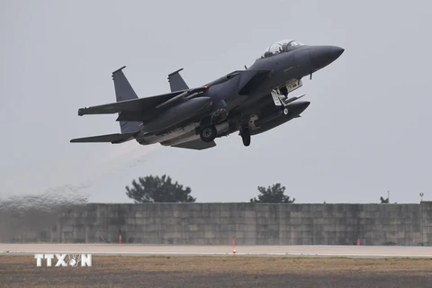 Máy bay chiến đấu F-15K tham gia cuộc tập trận chung Mỹ- Hàn tại căn cứ không quân ở Gunsan, Hàn Quốc, ngày 20/4/2017. (Nguồn: Yonhap/TTXVN)