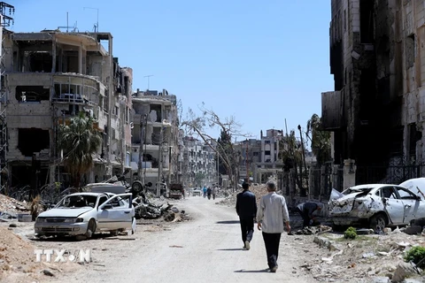 Cảnh đổ nát tại thị trấn Douma, Đông Ghouta, Syria ngày 16/4. (Nguồn: EPA/TTXVN)