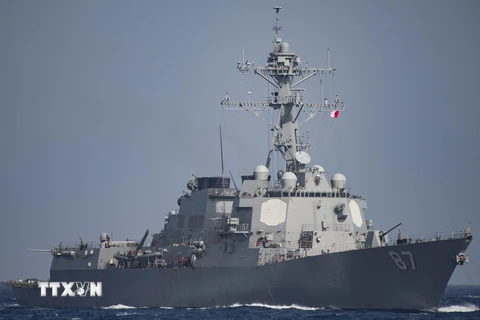 àu khu trục USS Mason (DDG 87) có tên lửa dẫn đường của hải quân Mỹ trên biển ngày 24/6/2017. (Nguồn: EPA/TTXVN)