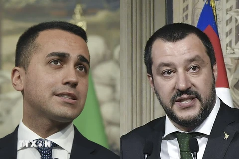 Lãnh đạo của đảng Liên đoàn Matteo Salvini (phải) và lãnh đạo Phong trào 5 Sao (M5S) Luigi Di Maio (trái). (Nguồn: AFP/TTXVN)