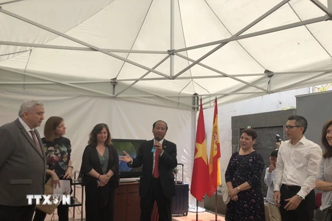  Đại sứ Việt Nam tại Tây Ban Nha Ngô Tiến Dũng phát biểu. (Ảnh: TTXVN phát)