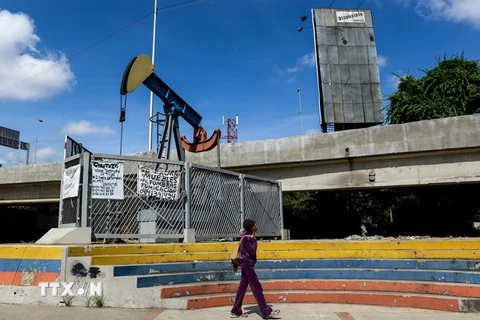 Một cơ sở khai thác dầu tại Caracas, Venezuela. (Nguồn: AFP/TTXVN)