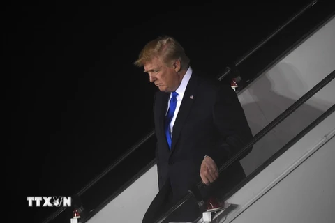 Tổng thống Mỹ Donald Trump tới sân bay không quân Paya Lebar của Singapore ngày 10/6. (Nguồn: AFP/TTXVN)