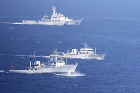 Tàu Trung Quốc đi vào vùng biển tranh chấp gần quần đảo Senkaku ngày 11/7/2012. (Nguồn: AP)