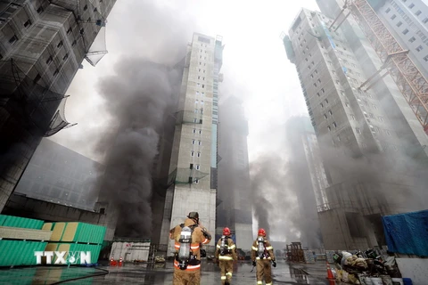 [Video] Hàn Quốc: Tòa nhà đang xây cháy dữ dội, 40 người thương vong