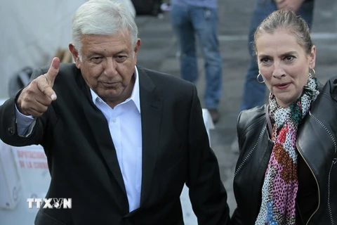 Tổng thống đắc cử Mexico Andres Manuel Lopez Obrador (trái). (Nguồn: AFP/TTXVN)