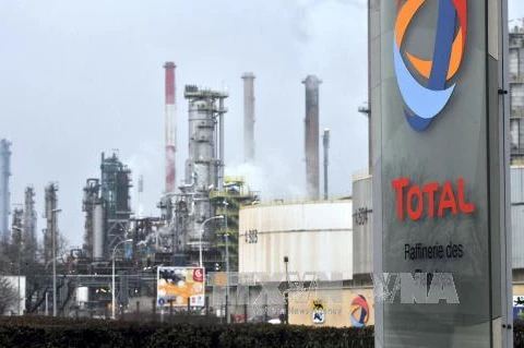 Nhà máy lọc dầu của Tập đoàn dầu khí Total ở Dunkirk (Pháp). (Nguồn: AFP/TTXVN)