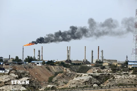  Một cơ sở khai thác dầu trên đảo Khark của Iran. (Ảnh: AFP/TTXVN)