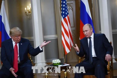  Tổng thống Nga Vladimir Putin (phải) và Tổng thống Mỹ Donald Trump trong cuộc gặp thượng đỉnh ở Helsinki (Phần Lan) ngày 16/7. (Ảnh: AFP/ TTXVN)