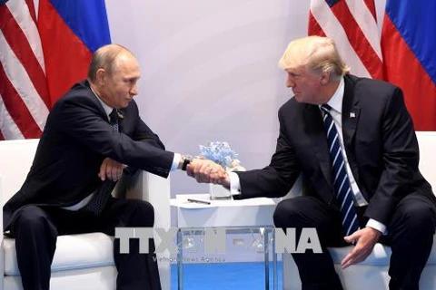  Tổng thống Nga Vladimir Putin (trái) và người đồng cấp Mỹ Donald Trump. (Nguồn: AFP/TTXVN)