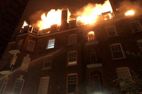 Hỏa hoạn tại khu chung cư ở West Hampstead, London ngày 26/7. (Nguồn: Reuters)