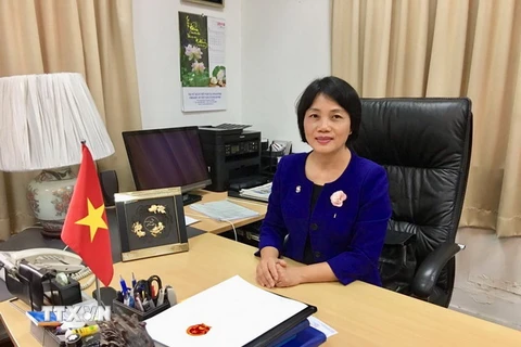 Đại sứ đặc mệnh toàn quyền nước CHXHCN Việt Nam tại Singapore Tào Thị Thanh Hương trả lời phỏng vấn của phóng viên TTXVN. (Ảnh: TTXVN)