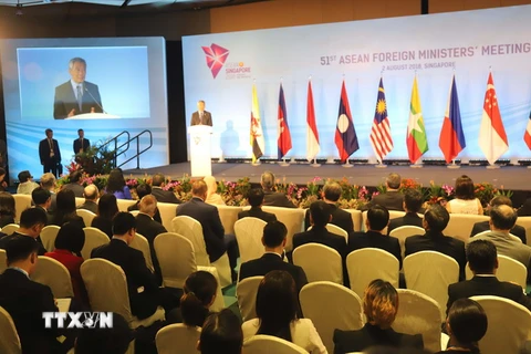 Thủ tướng Singapore Lý Hiển Long phát biểu tại Lễ khai mạc AMM 51. (Ảnh: Xuân Vịnh/TTXVN)