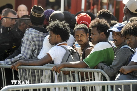 Người di cư và tị nạn tại Nantes, Pháp ngày 23/7. (Ảnh: AFP/TTXVN)