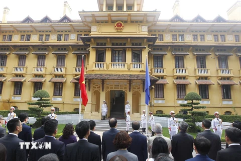 Toàn cảnh lễ Thượng cờ ASEAN tại Trụ sở Bộ Ngoại giao. (Ảnh: Lâm Khánh/TTXVN)