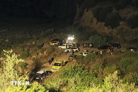 Lực lượng cứu hộ được triển khai tại khu vực xảy ra lũ quét ở hẻm núi Raganello ngày 20/8. (Ảnh: AFP/TTXVN)