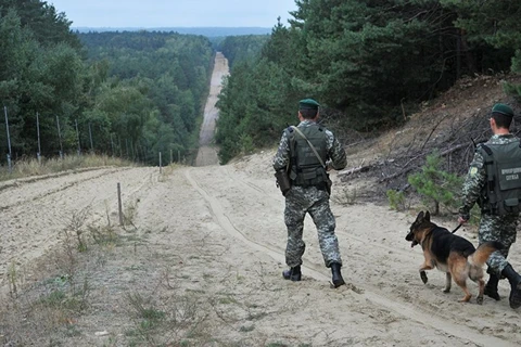 Lực lượng biên phòng Ba Lan tuần tra tại biên giới Ba Lan-Ukraine. (Nguồn: Sputnik)