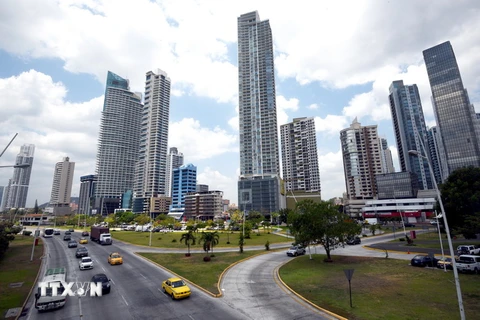  Các tòa nhà cao tầng tại Panama City. (Nguồn: AFP/TTXVN)