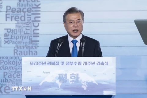 Tổng thống Hàn Quốc Moon Jae-in phát biểu tại thủ đô Seoul ngày 15/8. (Ảnh: THX/TTXVN)