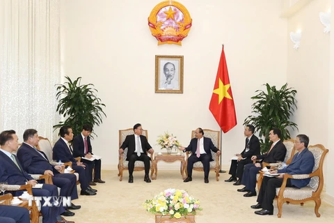 Thủ tướng Nguyễn Xuân Phúc tiếp ông Park Soo Kwan, Tổng Lãnh sự danh dự Việt Nam tại thành phố Busan, tỉnh Gyeongnam, Hàn Quốc. (Ảnh: Thống Nhất/TTXVN)