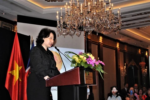 Bà Teresa Cheng, Cục trưởng Cục Tư pháp Hong Kong, chúc mừng những tiến bộ và thành tựu của Việt Nam. (Ảnh: Mỹ Anh/Vietnam+)