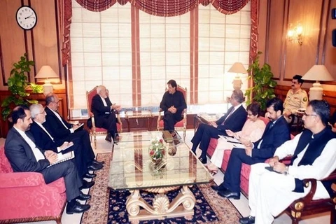 Ngoại trưởng Iran Mohammad Javad Zarif hội đàm với Thủ tướng Pakistan Imran Khan tại Islamabad ngày 31/8. (Nguồn: tehrantimes.com)