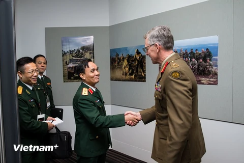 Thượng tướng Phạm Hồng Hương, Phó Tổng tham mưu trưởng Quân đội Nhân dân Việt Nam gặp và làm việc với Trung tướng Rick Burr, Tư lệnh Lục quân Australia. (Nguồn: Bộ Quốc phòng Australia)