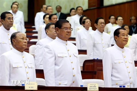 Thủ tướng Chính phủ Hoàng gia Campuchia Samdech Techo Hun Sen (phải, phía trước) tại phiên khai mạc kỳ họp Quốc hội ở Phnom Penh ngày 5/9. (Ảnh: AFP/TTXVN)