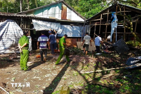 Hiện trường vụ nổ tại nhà ông Nguyễn Văn Thắng. (Ảnh: Thế Anh/TTXVN)