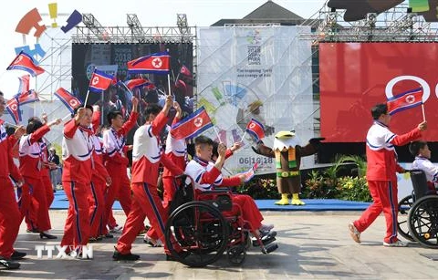 Phái đoàn Triều Tiên tới Làng VĐV ở Jakarta, Indonesia để tham dự Asian Para Games ngày 4/10/2018. (Ảnh: Yonhap/TTXVN)