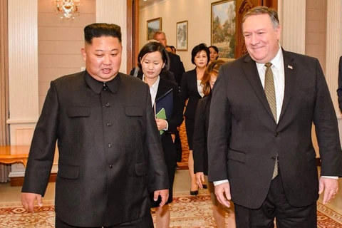 Ngoại trưởng Mỹ Mike Pompeo và nhà lãnh đạo Triều Tiên Kim Jong-un. (Nguồn: independent.co.uk)