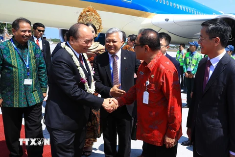 [Photo] Thủ tướng đến Indonesia dự Cuộc gặp các Nhà lãnh đạo ASEAN