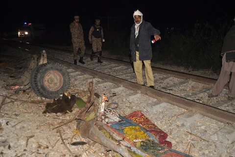 Hiện trường một vụ tai nạn xe lam đâm vào tàu hỏa ở Pakistan. Ảnh minh họa. (Nguồn: AFP/TTXVN)