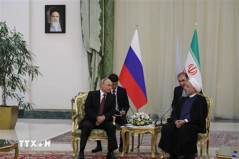 Tổng thống Iran Hassan Rouhani (phải) trong cuộc hội đàm với Tổng thống Nga Vladimir Putin (trái) đang ở thăm Tehran ngày 7/9/2018. (Ảnh: AFP/ TTXVN)