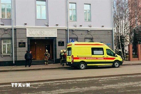 Hiện trường vụ nổ gần trụ sở Cơ quan An ninh Liên bang Nga (FSB) ở thành phố Arkhangelsk ngày 31/10/2018. (Ảnh: Yenisafak/TTXVN)
