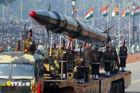 Tên lửa Agni II tại lễ diễu binh ở New Delhi, kỷ niệm 57 năm ngày Cộng hòa Ấn Độ 26/1/2016. (Nguồn: AFP/TTXVN) 