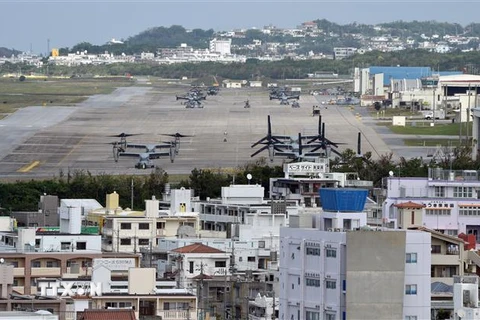 Máy bay Osprey tại căn cứ Hải quân Futenma ở Ginowan, tỉnh Okinawa, Nhật Bản. (Ảnh: AFP/ TTXVN)