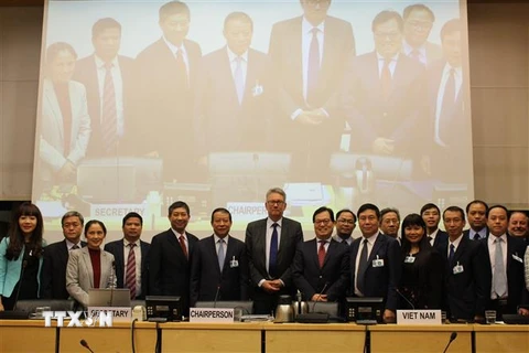 Đoàn công tác liên ngành của Việt Nam tham gia trình bày và trao đổi về Báo cáo quốc gia lần thứ nhất về thực thi Công ước Chống tra tấn tại Geneva (Thụy Sĩ). (Ảnh: Hoàng Hoa/TTXVN)
