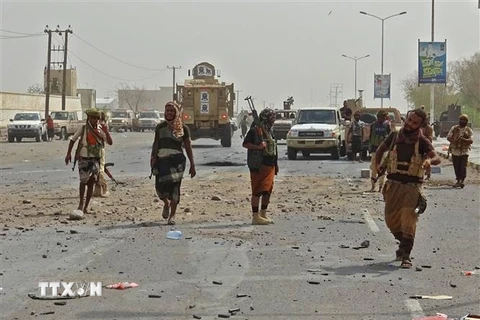 Lực lượng ủng hộ Chính phủ Yemen tại khu vực ngoại ô Hodeida ngày 9/11/2018. (Ảnh: AFP/TTXVN)