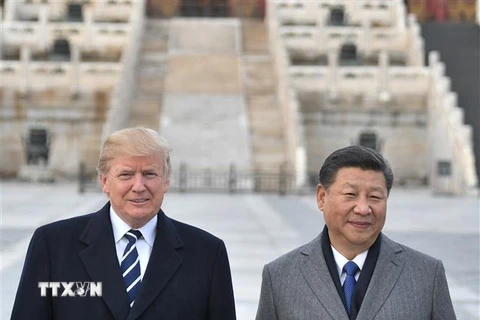 Chủ tịch Trung Quốc Tập Cận Bình (phải) và Tổng thống Mỹ Donald Trump trong cuộc gặp tại Bắc Kinh ngày 8/11/2017. (Ảnh: AFP/TTXVN)