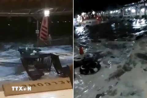 Hiện trường đổ nát sau khi sóng thần bất ngờ ập vào vùng bờ biển quanh Eo biển Sunda, Indonesia tối 22/12/2018. (Nguồn: ABC NEWS/TTXVN)