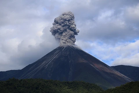 Núi lửa Reventador phun trào. (Nguồn: Photovolcanica)