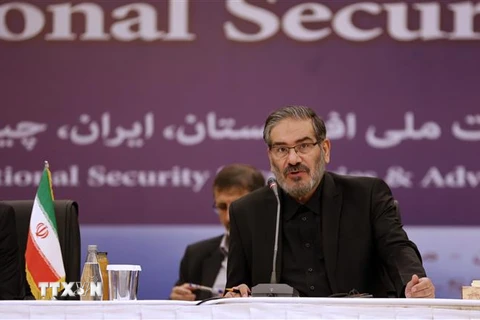 Thư ký Hội đồng An ninh quốc gia tối cao Iran Ali Shamkhani phát biểu tại một hội nghị an ninh ở Tehran, Iran. (Ảnh: AFP/TTXVN)