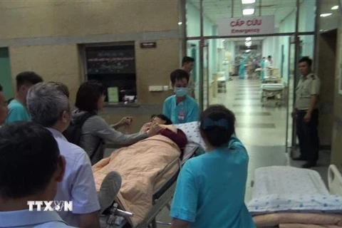 Bệnh viện Đại học Y dược Thành phố Hồ Chí Minh tiếp nhận bệnh nhân Nguyễn Thị Anh T. (sinh năm 1961) và Nguyễn Thị Anh T. (sinh năm 1997) là nạn nhân trong vụ đánh bom ở Ai Cập. (Ảnh: Đinh Hằng/TTXVN)