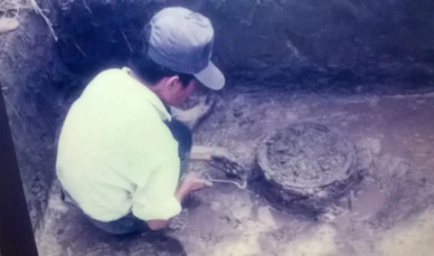 Mộ chum gỗ được phát hiện tại di tích khảo cổ Phú Chánh. (Nguồn: baobinhduong.vn)