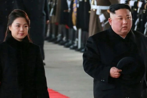 Nhà lãnh đạo Triều Tiên Kim Jong-un va phu nhân trong chuyến thăm Trung Quốc từ ngày 7-10/1. (Nguồn: EPA)