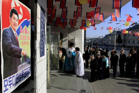 Các cử tri Triều Tiên bỏ phiếu bầu các đại biểu cho Hội đồng Nhân dân Tối cao tại Bình Nhưỡng ngày 9/3/2014. (Nguồn: AP)