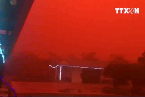 [Video] Bão bụi kinh hoàng nhuộm đỏ bầu trời Australia