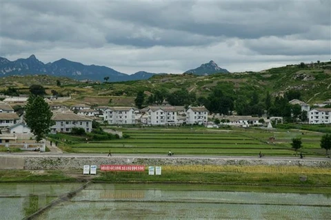 Quang cảnh khu vực ngoại ô thành phố Kaesong. (Ảnh: AFP/ TTXVN)